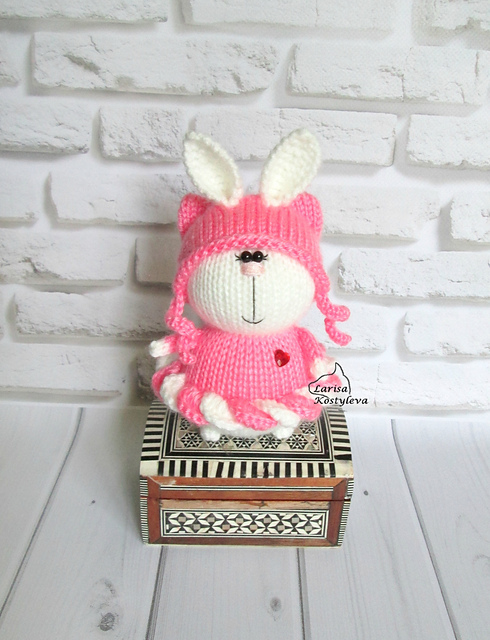 Hare in a marshmallow skirt