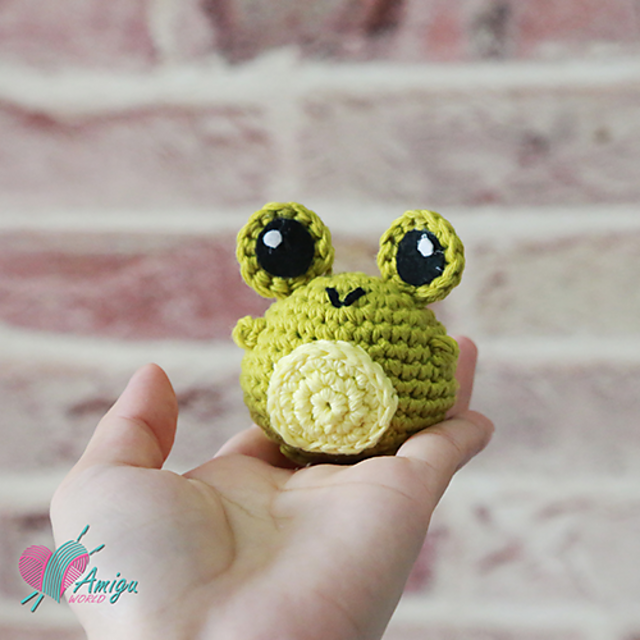 Small Amigurumi Frog