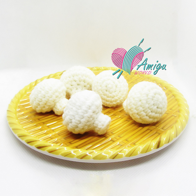 Button mushroom amigurumi