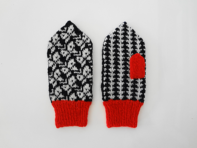 Butterfly mittens 蝶ミトン