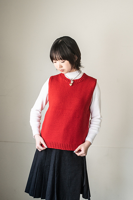 Ravelry: 正統派ベスト pattern by Tokuko Ochiai