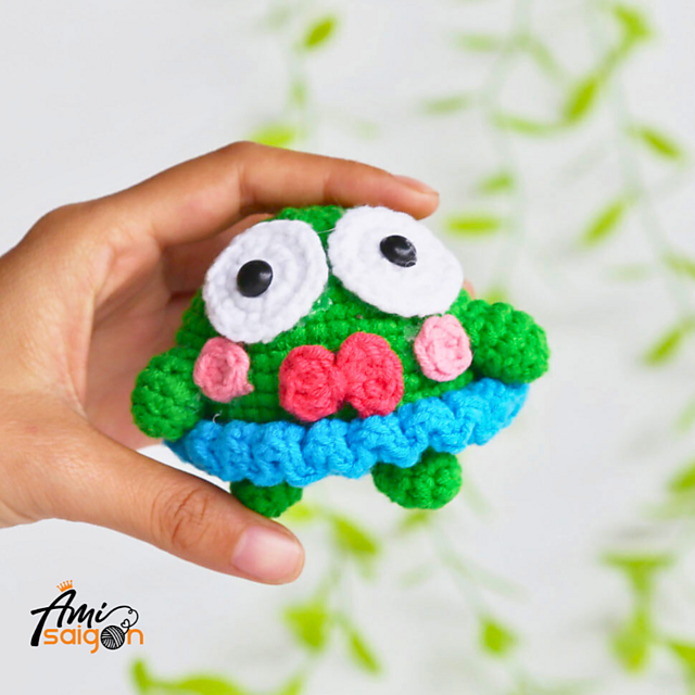Frog in dress Amigurumi