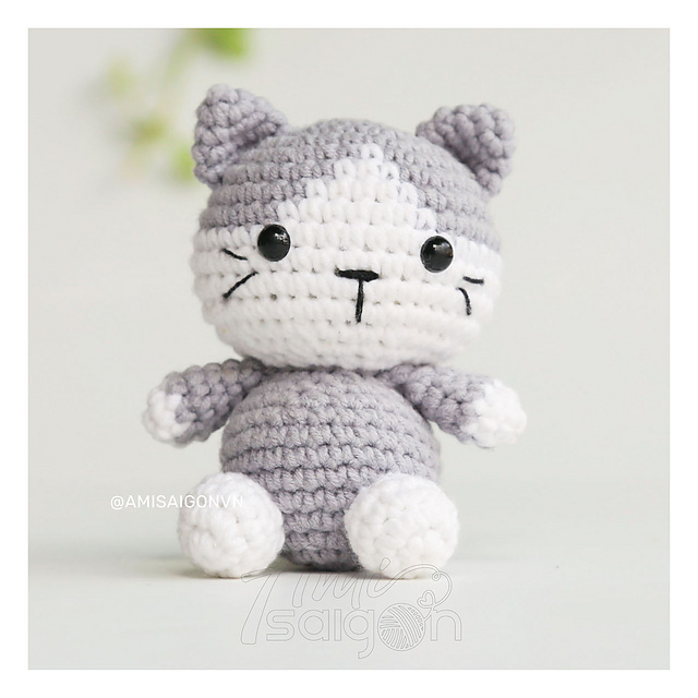 Small Cat Amigurumi