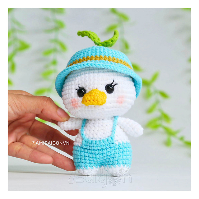 Duck with hat
