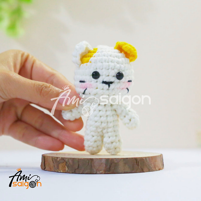 Tiny Cat