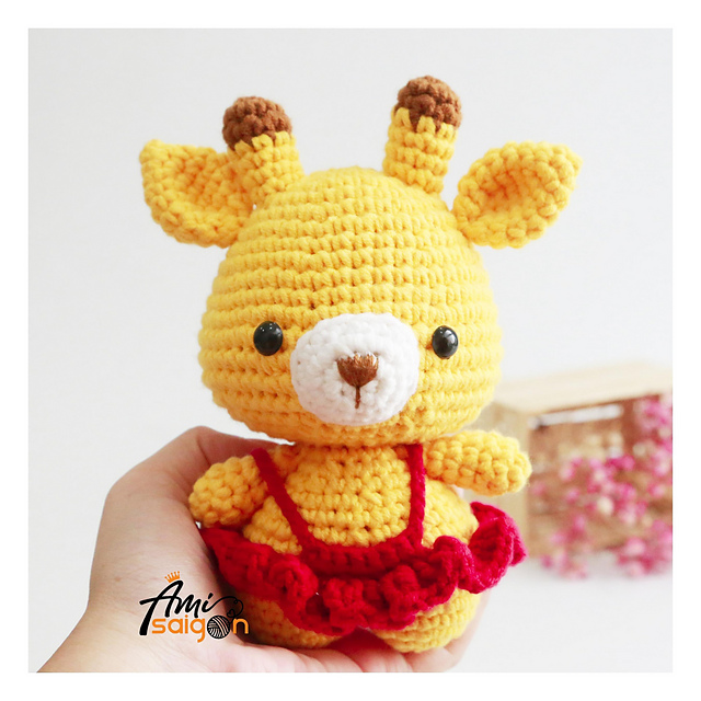 Amigurumi Giraffe Girl