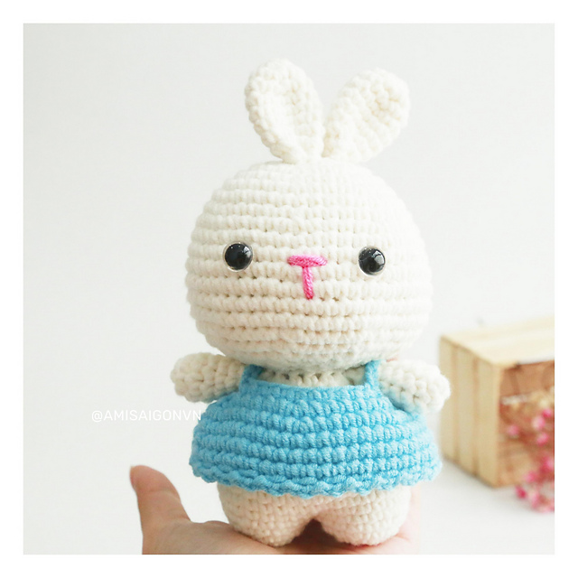 Ravelry: Amigurumi Rabbit in Dress pattern by Vui Vui