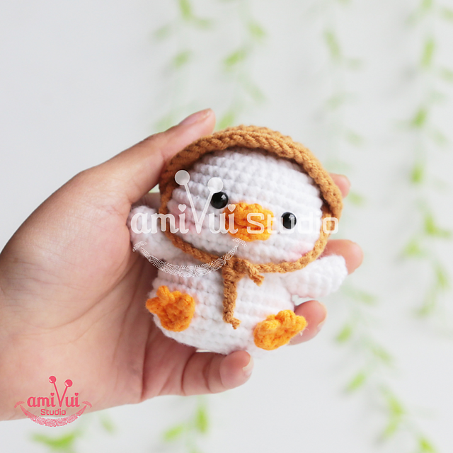 Chubby Chicken with hat