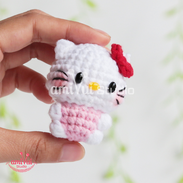 Tiny Hello Kitty Amigurumi
