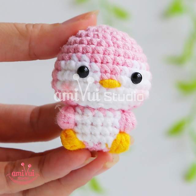 Tiny Penguin Amigurumi