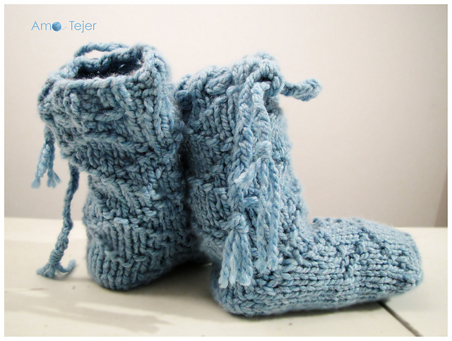 Two Needle Knitted Socks - Pantuflas en dos agujas