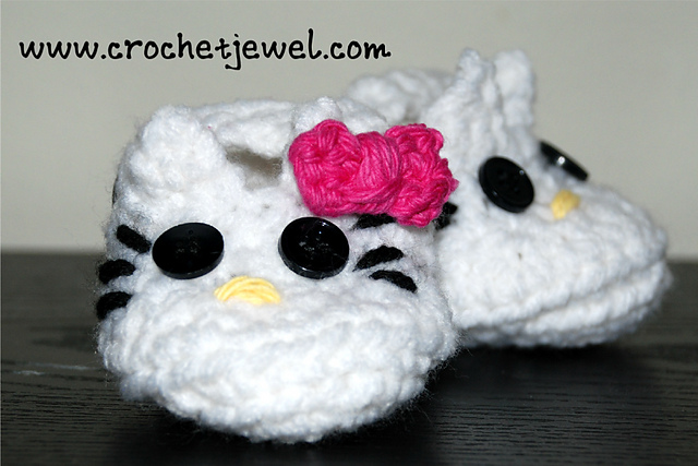 Hello kitty baby booties