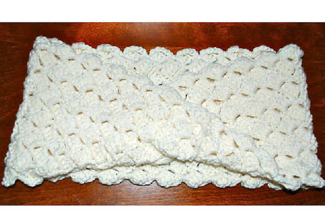 Twisted Shell Cowl