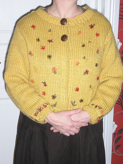 Kort tröja med blomster-broderi no 87822