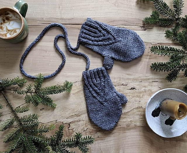 Pioneer Peak Mittens