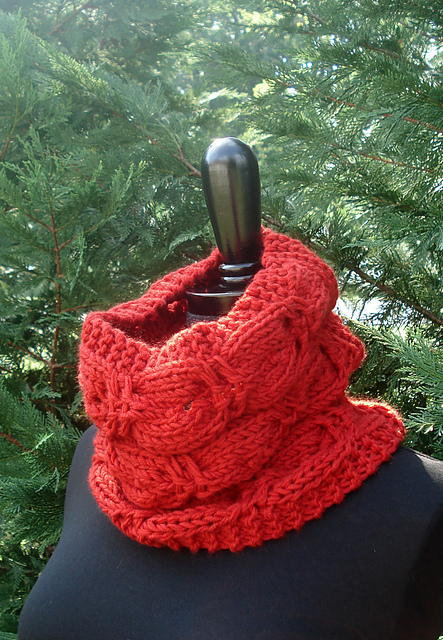 Piccadilly Cabled Cowl