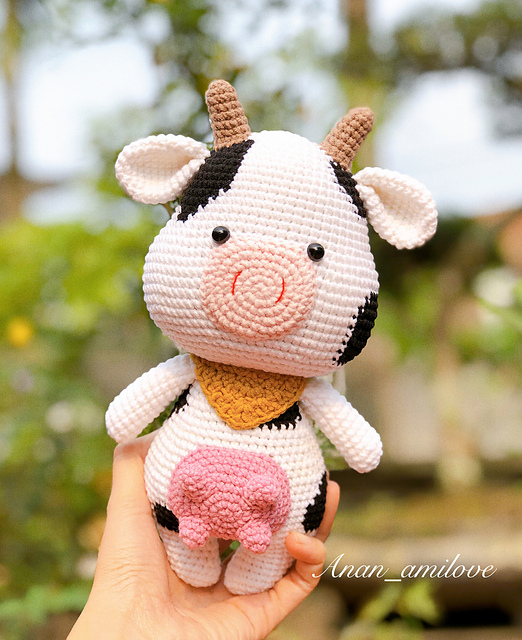 Amigurumi cow