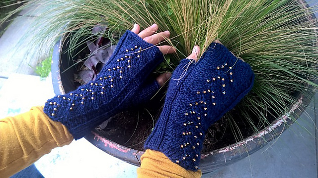 Dragon Scale Fingerless Mitts