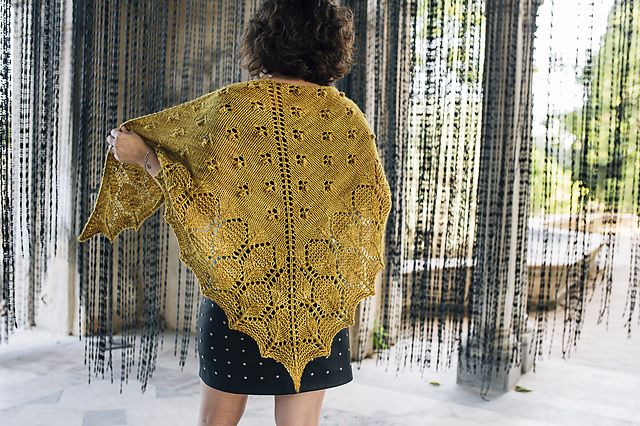 Apiss Shawl