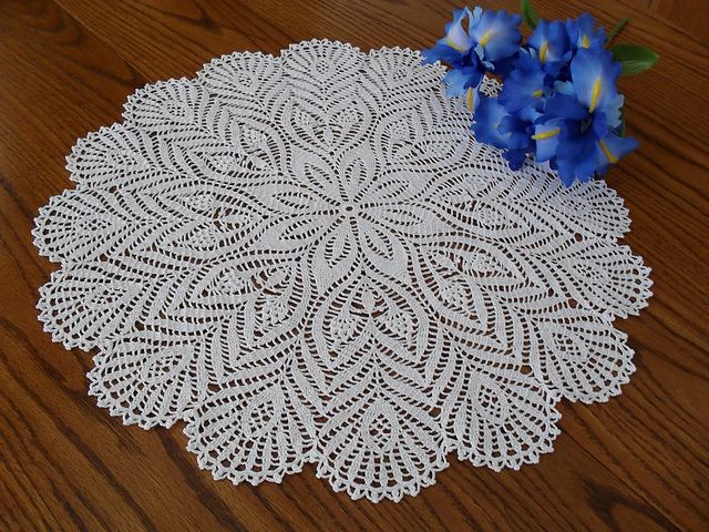 テーブル孔雀 Peacock_Doily_Hayashi_Dec_2015