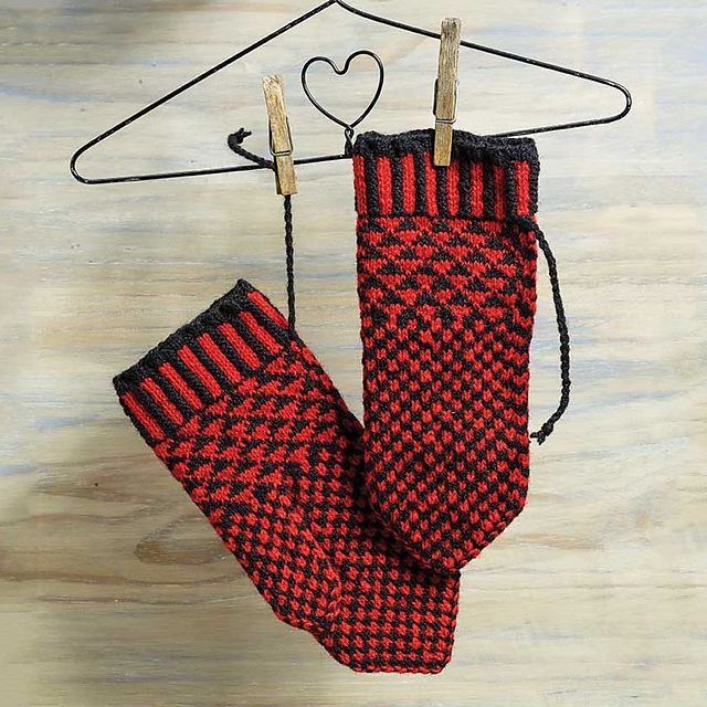 Skaite-Maria: The Red and Black Mittens