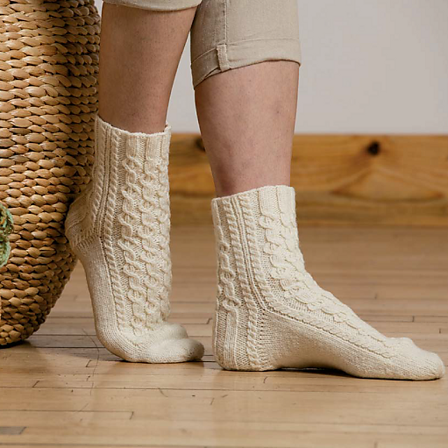 Double Cable Socks for Spinners