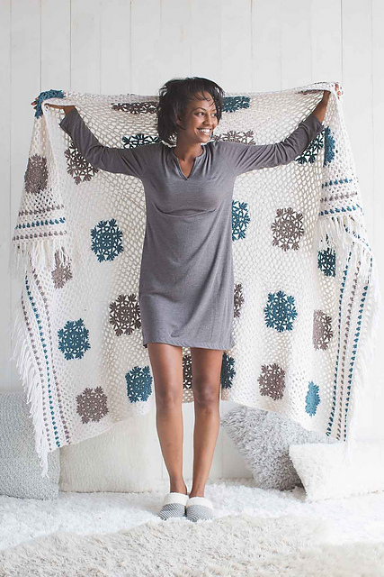 Relaxing Motif Throw