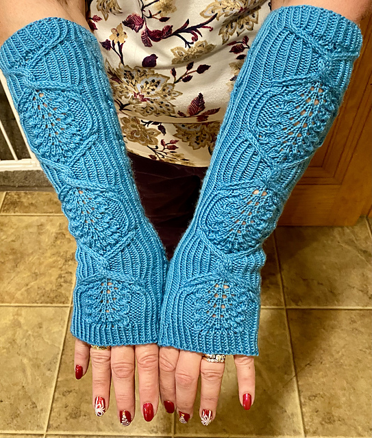 Ravelry Long Kando Fingerless Mitts pattern by Linda Lehman