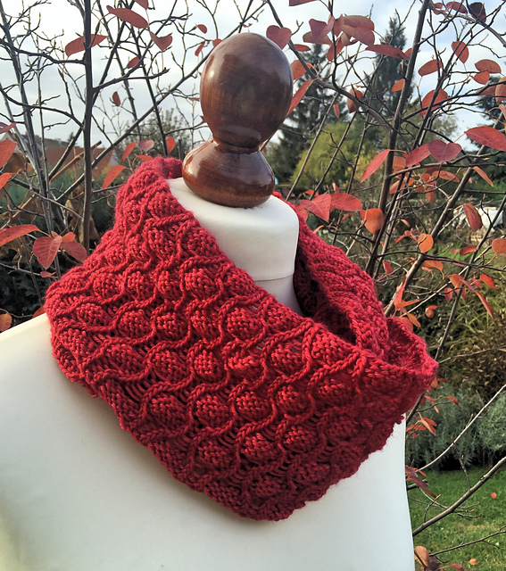 Belladonna Bubble Cowl