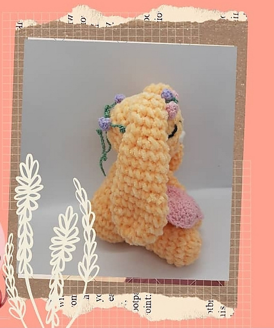 CONEJA CON CORONA DE FLORES
