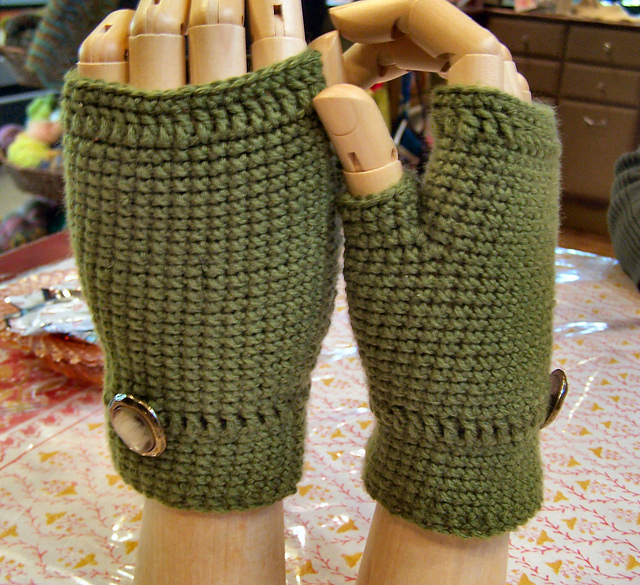 Lizette Fingerless Mitts