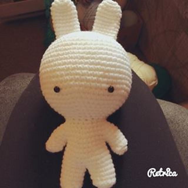 Simple bunnie with tail