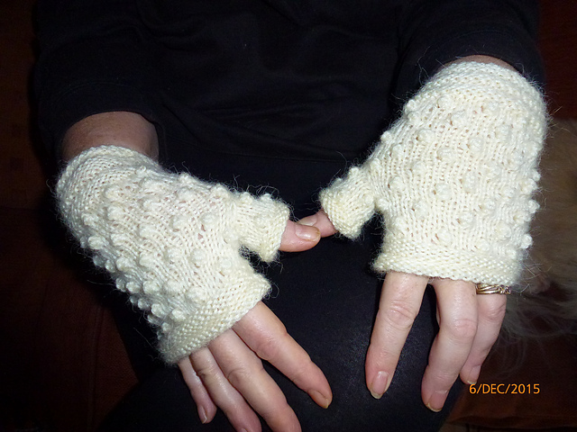 Winter Wonderland Hat & Gloves Set
