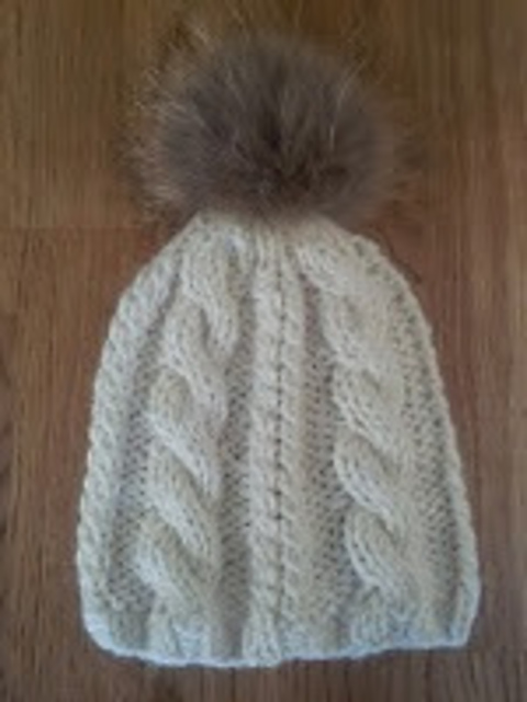 Cabled hat with fur pompon