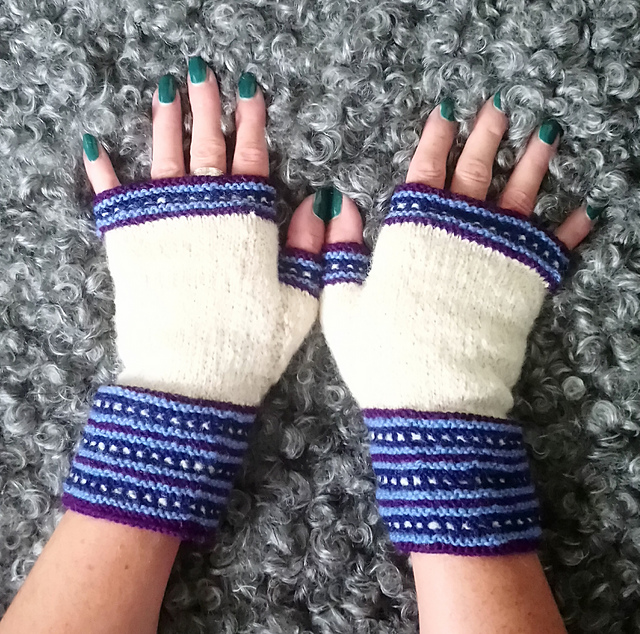 Flirt fingerless mittens