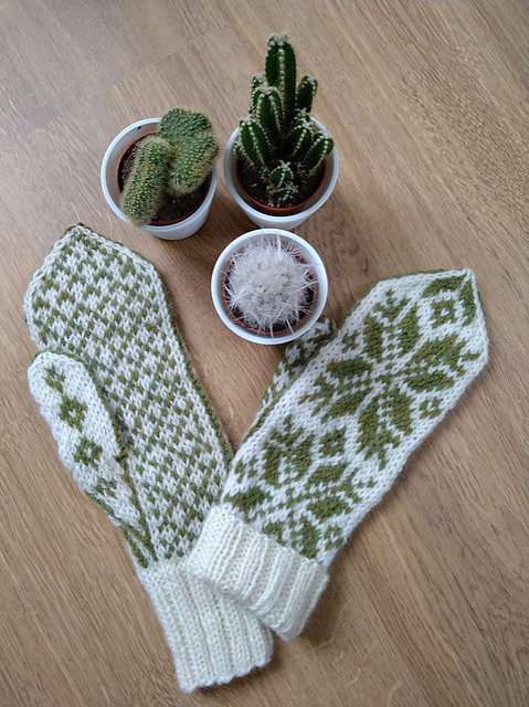 Selburose mittens