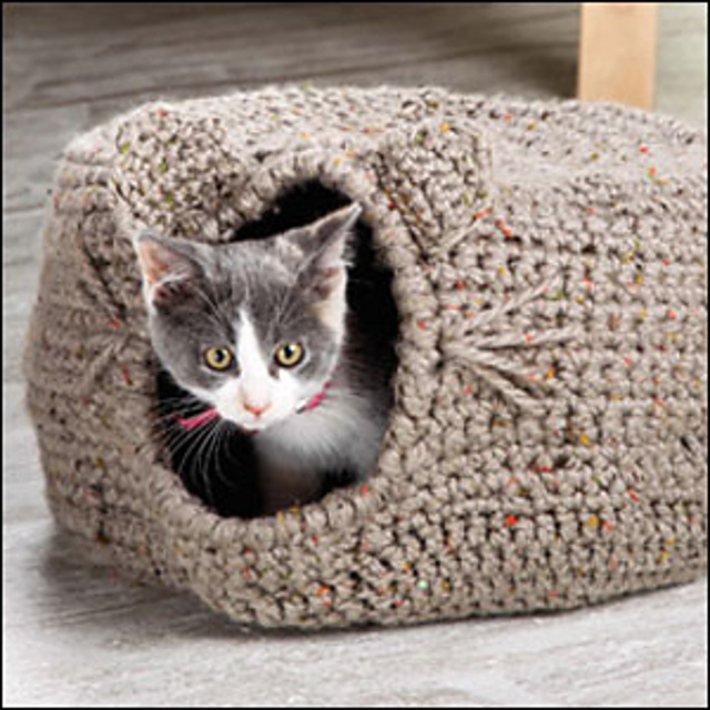 Ravelry Cat Igloo pattern by Lena Skvagerson