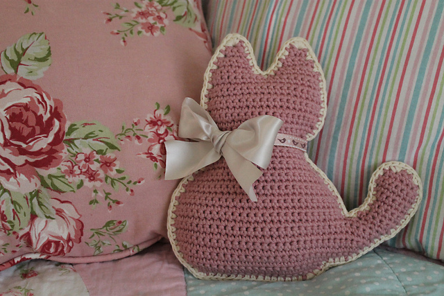 Kitty-Cat Mini Cushion