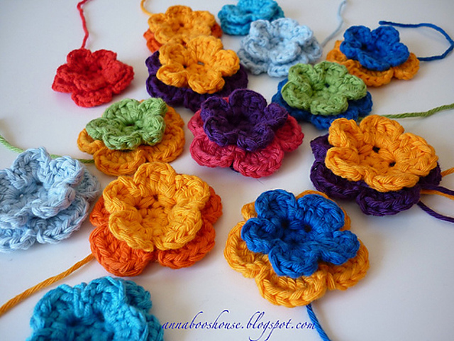 Simple crochet flower