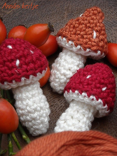 Tiny mushrooms