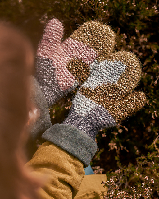 Below The Horizon Mittens