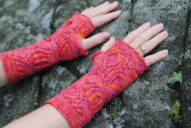 Sokkelo halfmitts and cuffs