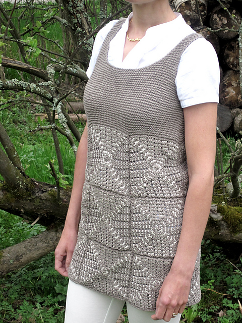 # 30 Tunika aus Strickquadraten