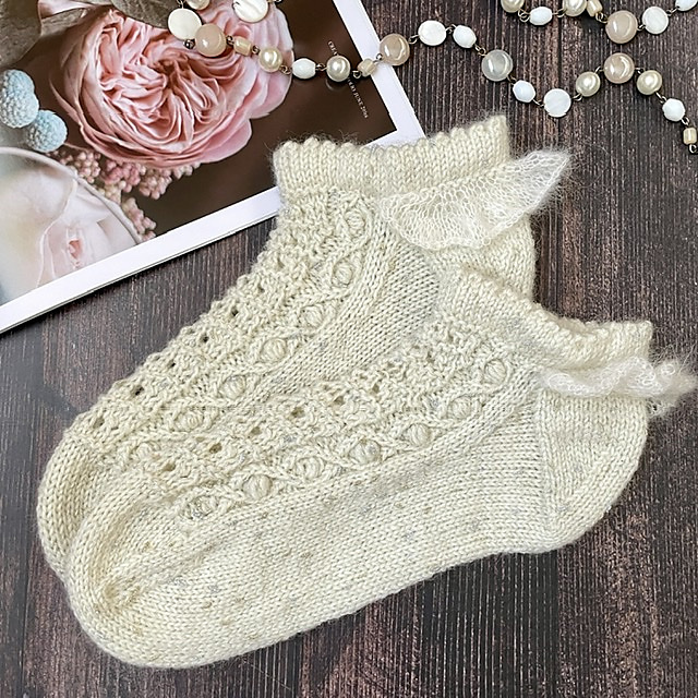 Pearl lace socks