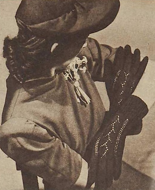 Lacy Gloves