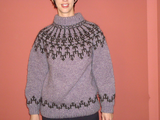 Round Yoke Pullover