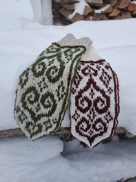 Ailith and Ailin mittens