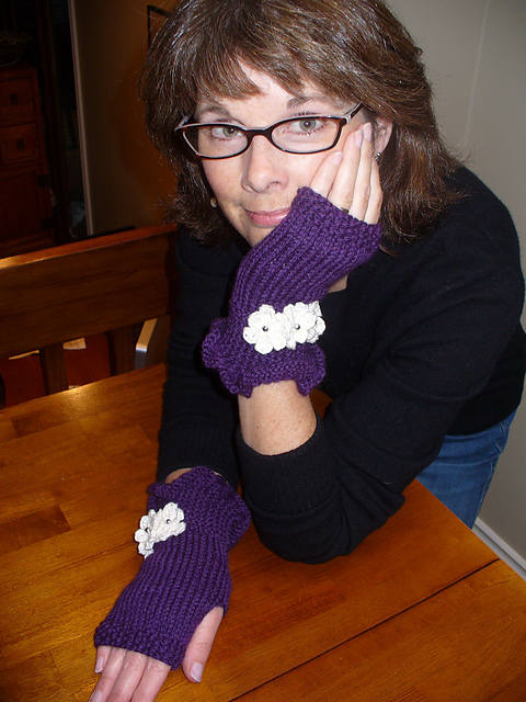 Ruffled Fingerless Gloves