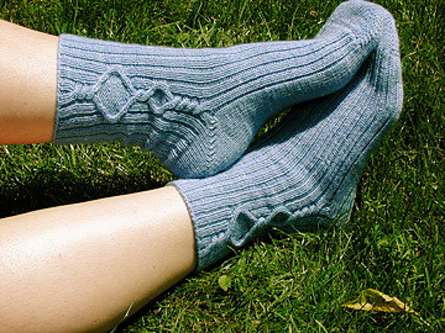 Keyhole Cable Socks