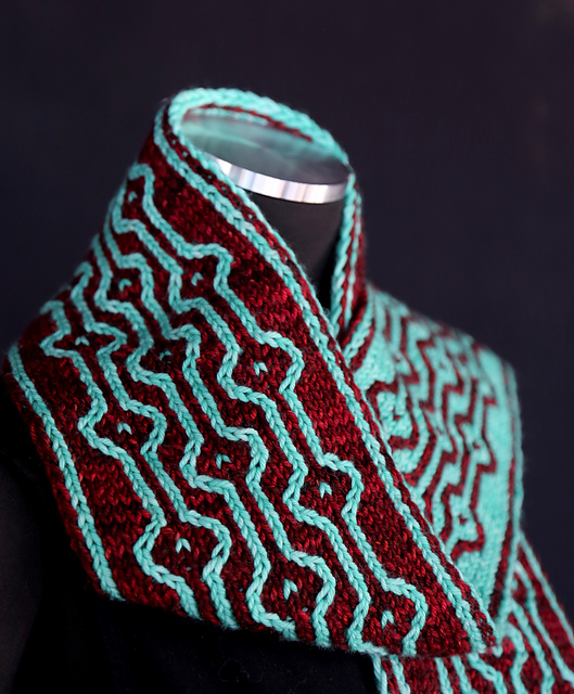 Keyholes Scarf